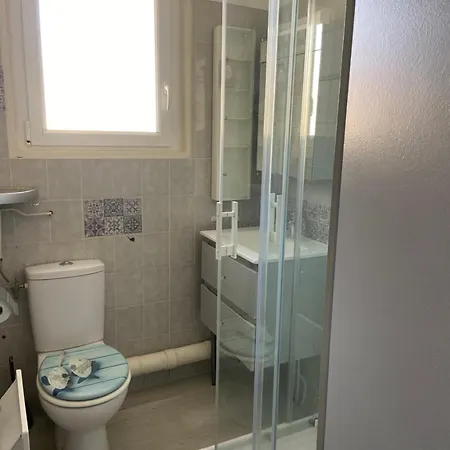 300m De La Apartment *