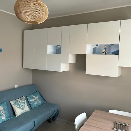 300m De La Apartment